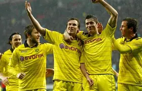 开云APP-汉堡肆虐多特蒙德，冠军联赛惊现强队逆袭